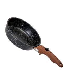 Schwarze, gesprenkelte Bratpfanne mit braunem Holzgriff, der ihre antihaftbeschichtete Oberfläche und ihr ergonomisches Design zur Geltung