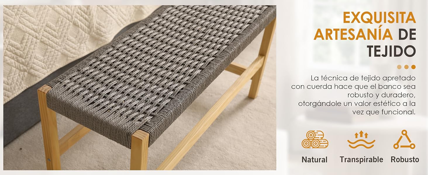 El texto dice «EXQUISITA ARTESANIA EN TEJIDO». Banco o superficie de asiento tejida con material gris similar a una cuerda en forma de cuadrícula sobre un marco de madera.