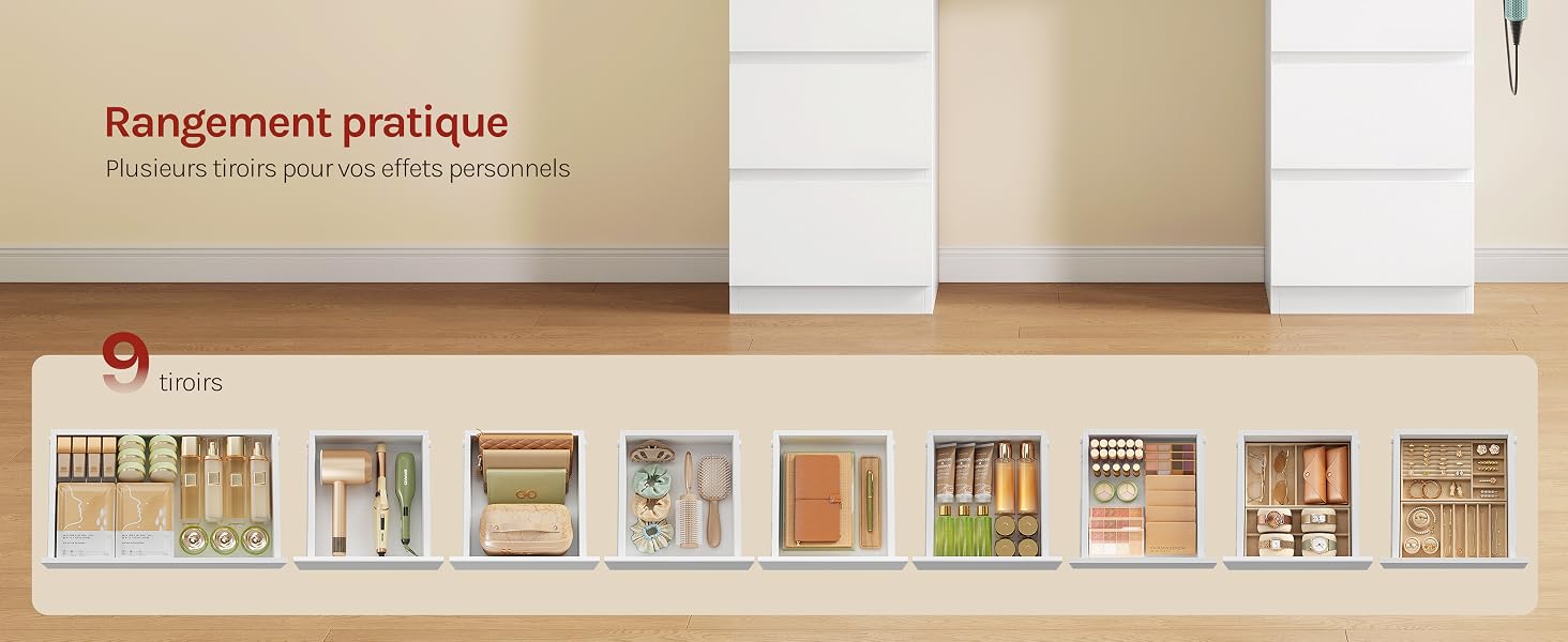 Le texte indique « Rangement pratique ». Solutions de rangement et d'organisation présentées dans un présentoir de vente au détail avec des étagères en bois et des éléments de rangement modulaires.