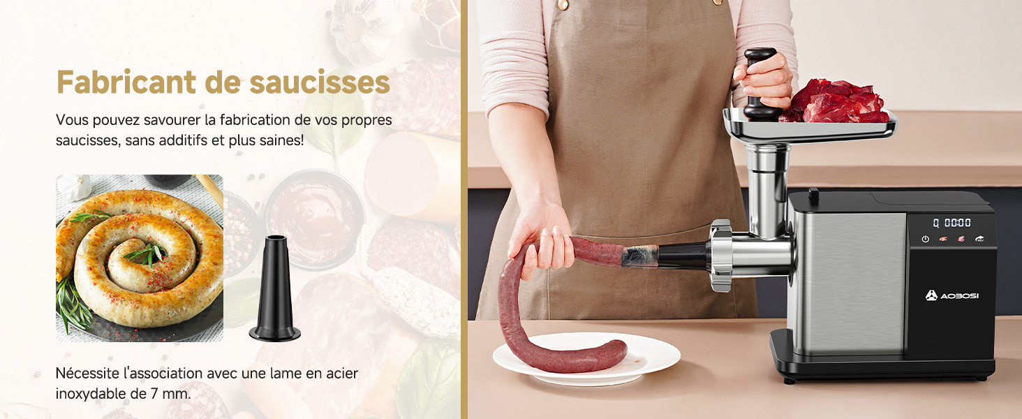 avec accessoire pour farcir les saucisses. Personne introduisant de la viande dans un hachoir. Saucisse enroulée et viande crue visibles. Le texte mentionne la fabrication de saucisses sans additifs ni conservateurs.