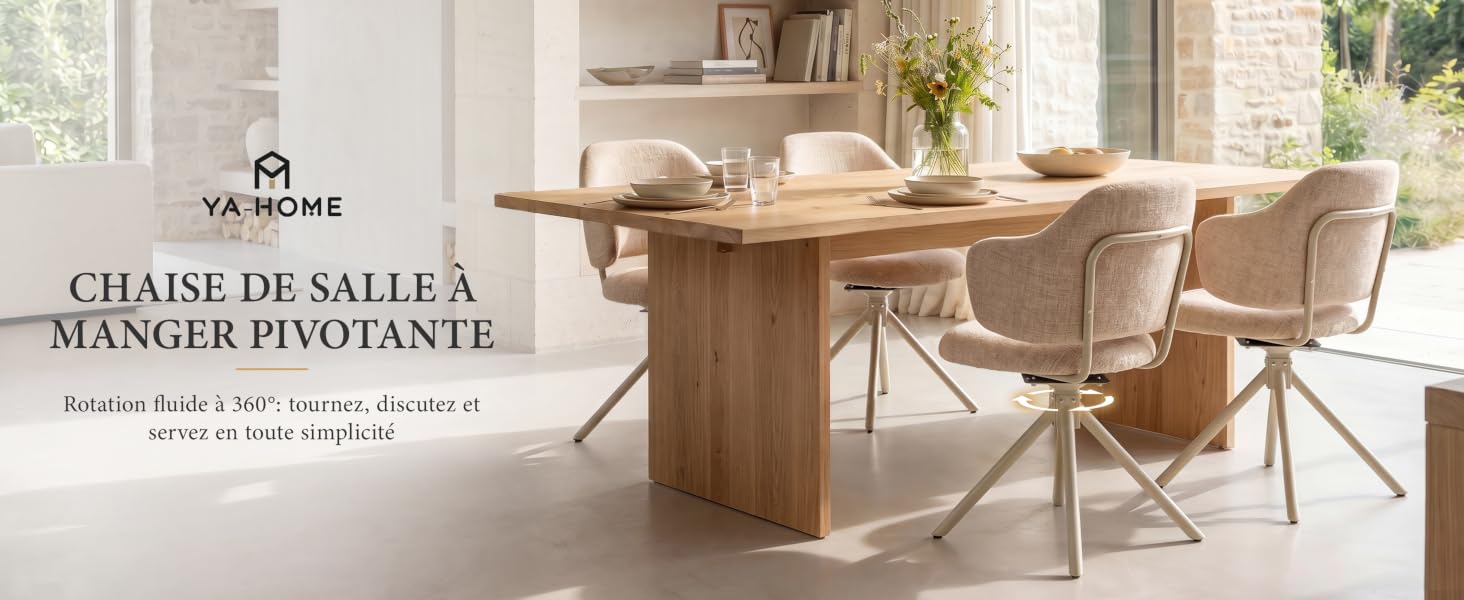 Le texte se lit comme suit : « CHAISE DE SALLE À MANGER PIVOTANTE » et « Rotation fluide à 360°, tourner, discuter et server en toute simplicité ». Table à manger en bois avec quatre chaises pivotantes rembourrées beiges dans une pièce lumineuse avec étagères.