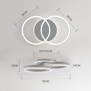 Runde LED-Deckenleuchte mit überlappenden Ringen. Abgebildete Maße: 50 cm Breite, 10 cm Höhe. Durchmesser des einzelnen Rings: 30 cm. Schlichtes, modernes Design in Weiß und Grau