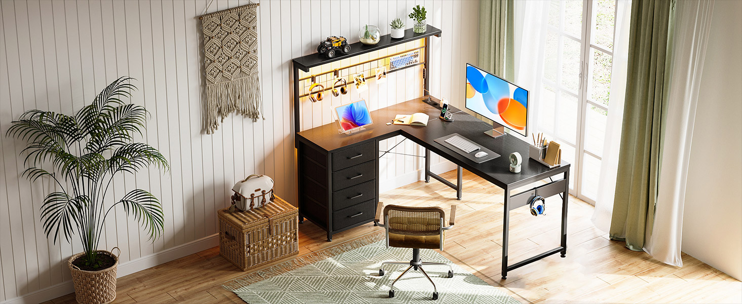Espace intérieur moderne avec un mobilier minimaliste, des planchers de bois franc et des plantes en pot. Plusieurs angles montrent un plan d'étage ouvert avec éclairage naturel.