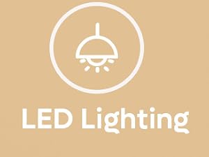 Le texte montre des icônes pour 'Éclairage LED', 'Port USB', 'Port Type-C', '4.7/5'. Table blanche avec éclairage intégré, présentée dans un salon avec une plante et une capacité de charge d'appareil.