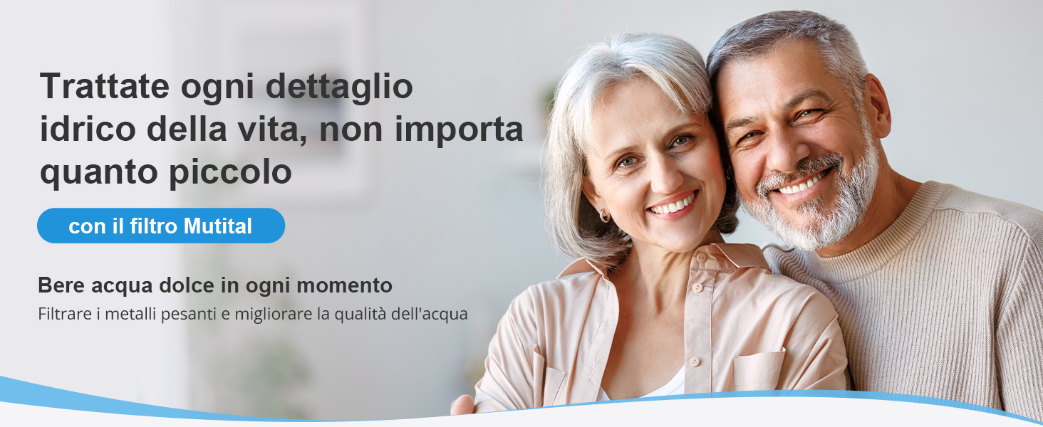 Pubblicità per il filtro dell'acqua con una coppia anziana sorridente. Il testo in italiano promuove il consumo di acqua pulita con «filtro Mutital». Il pulsante blu evidenzia