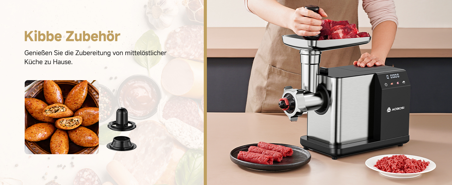 Elektrischer Fleischwolf mit Edelstahlgehäuse und mehreren Aufsätzen. Zeigt Hackfleisch auf einem Teller und eine Person, die die Mühle benutzt. Das eingefügte Bild von Brötchen und kleinen Aufsätzen ist sichtbar