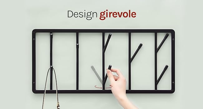 Il testo recita «Design giovevale». Espositore artistico o decorativo da parete a linee geometriche nere con cornice rettangolare interconnessa montata su una parete chiara.