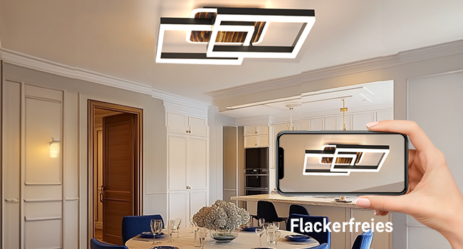 Moderne geometrische LED-Deckenleuchte, die im Esszimmer gezeigt wird. Das Smartphone zeigt das passende Lichtmuster. Der Text weist auf die Funktion „Flackerfreies