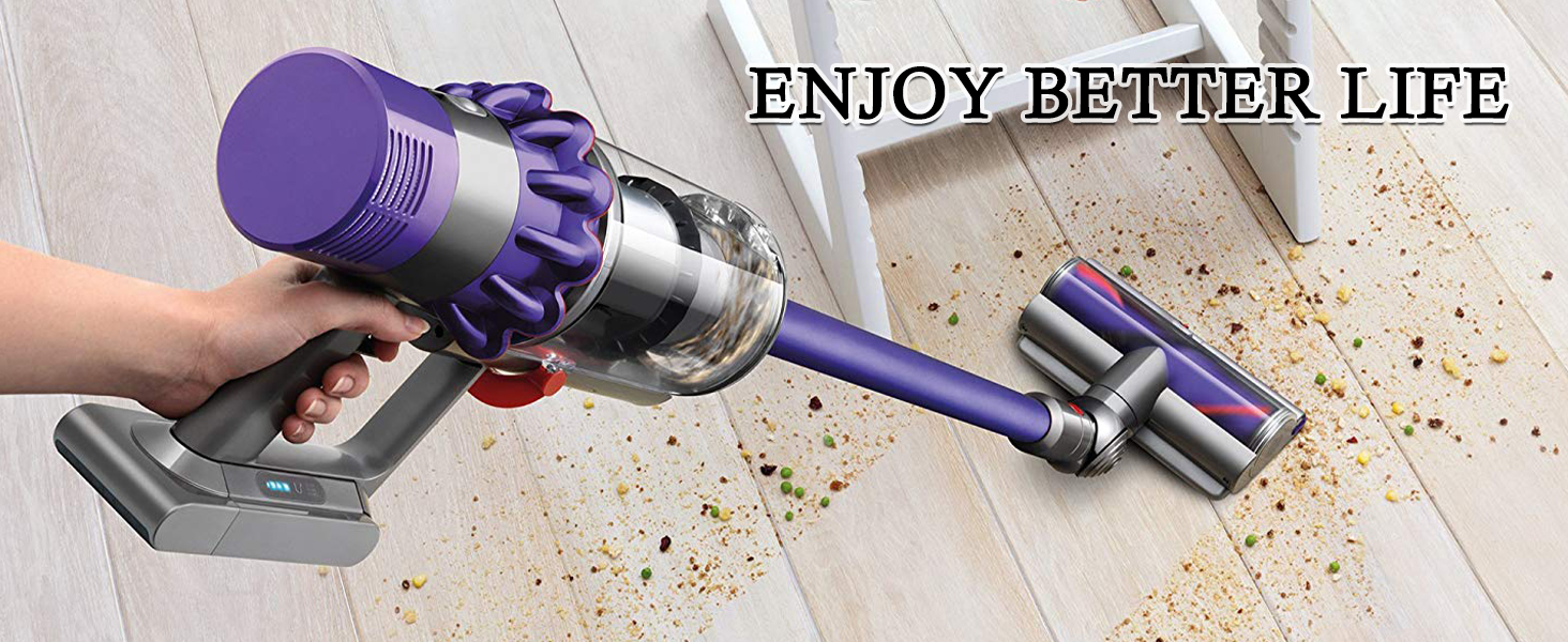 en violet et argent, illustré en train de nettoyer les débris d'un plancher en bois. Dispose d'un design fin avec un tube d'extension amovible pour un nettoyage polyvalent.
