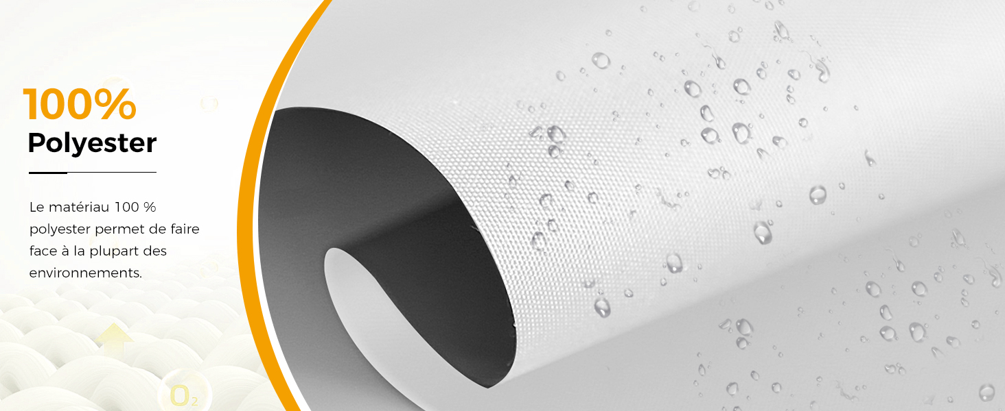 Gros plan d'un tissu imperméable blanc avec des gouttelettes d'eau. Le texte indique « 100 % polyester ». Élément graphique orange incurvé dans le coin supérieur gauche.
