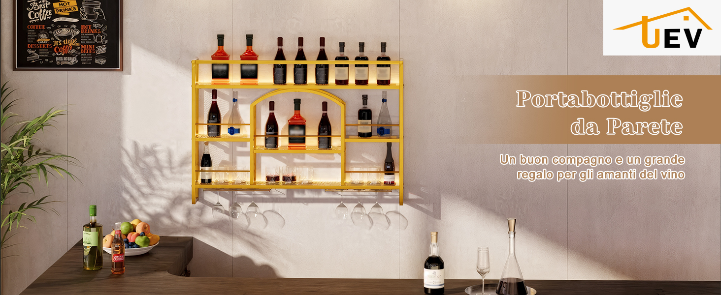 Espositore da bar illuminato con più bottiglie disposte su scaffali in vetro contro una parete retroilluminata, creando un ambiente suggestivo.