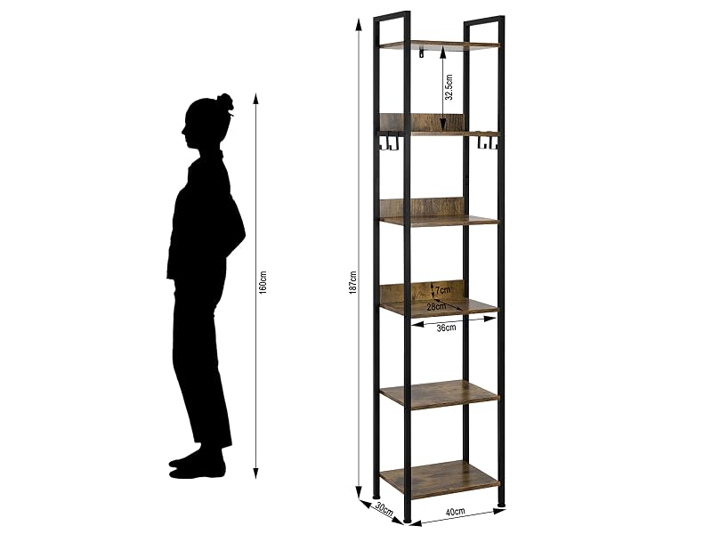 Estantería alta y estrecha con cinco niveles. El diagrama muestra las dimensiones y la silueta a escala. Estructura de metal con estantes de madera en un diseño minimalista.