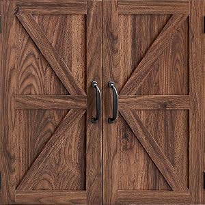 Série de portes d'armoires en bois de style grange avec motifs à chevrons et poignées noires, présentant différentes positions et configurations contre un mur lambrissé.