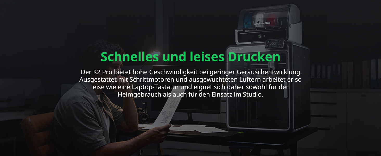 Der Text lautet „Schnelles und leises Drucken“. Zeigt ein dunkles Drucker- oder Scannergerät vor einem schwarzen Hintergrund.
