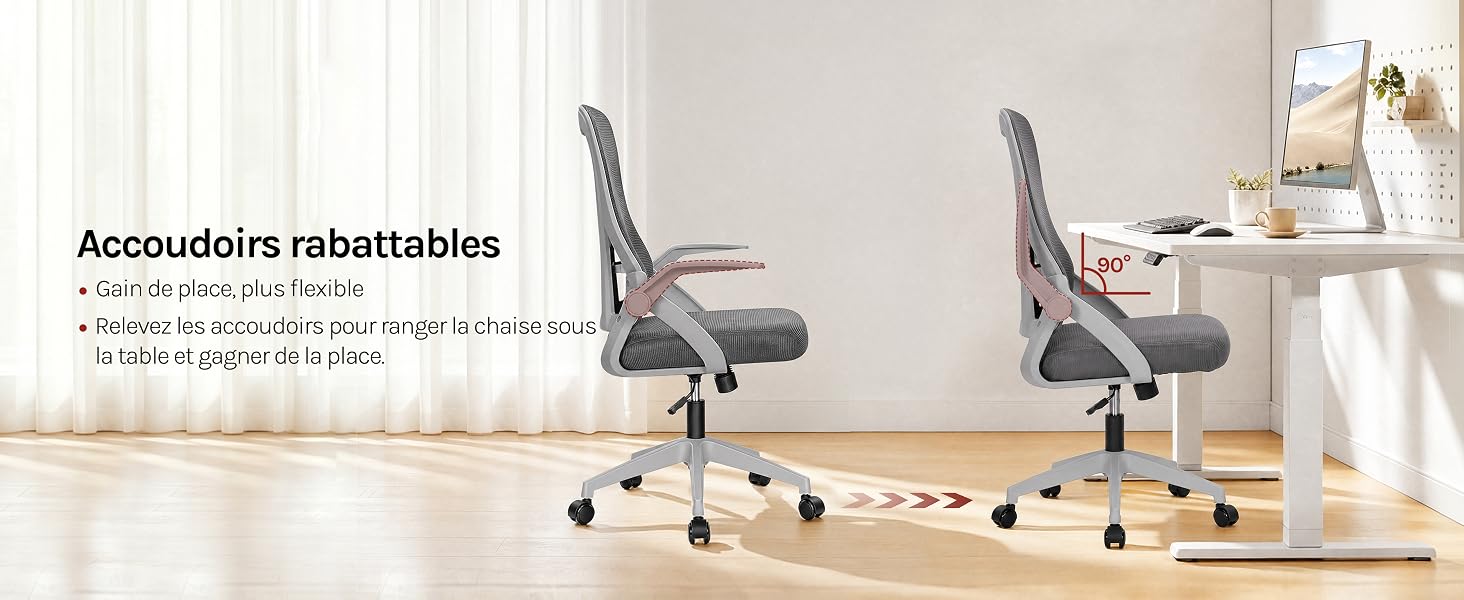 Le texte se lit comme suit : « Accoudoirs rabattables ». Deux chaises de bureau noires avec dossiers, accoudoirs et roulettes en filet positionnées sur des bureaux blancs dans un espace de travail lumineux.