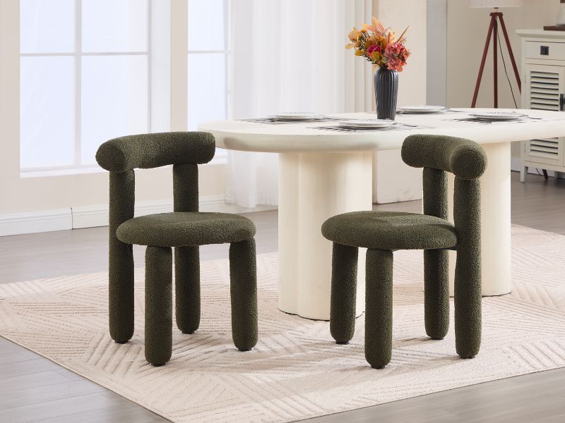 Ensemble de mobilier minimaliste moderne comprenant des tabourets cylindriques ou des tables d'appoint de couleur foncée disposés dans différentes configurations sur fond blanc.