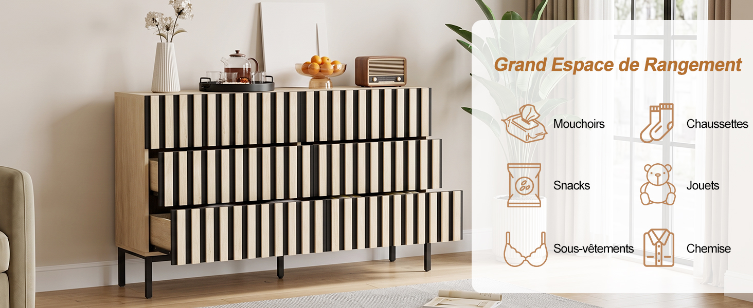 Le texte indique « Grand Espace de rangement » avec des icônes d'organisation de rangement pour les couvertures, les oreillers, les couettes et les options de rangement. Organisateur de rangement ou contenant en tissu rayé blanc et noir, produit illustré.