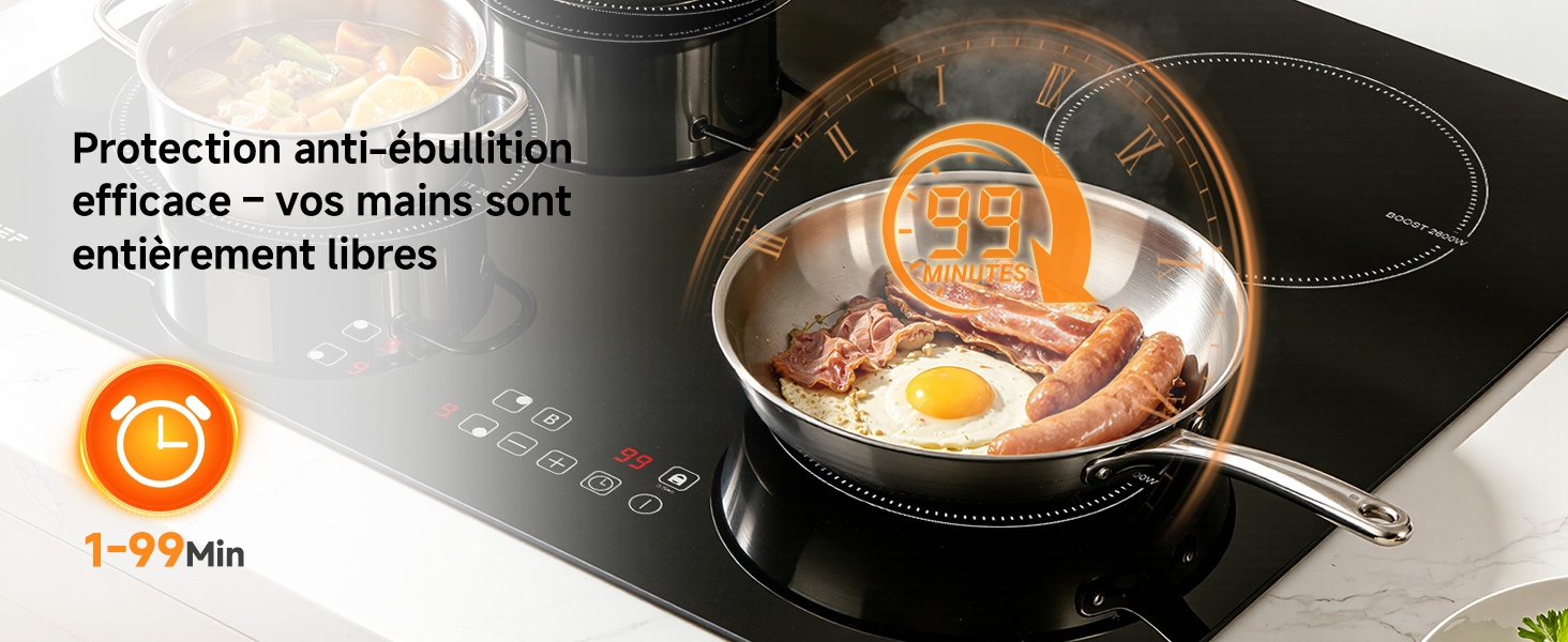 Le texte indique « Protection anti-ébullition efficace - vos mains sont entièrement libres » avec indicateur « 1-99 min ». Poêle noire de style wok avec couvercle, poignée orange et évents de vapeur visibles sur la table de cuisson.
