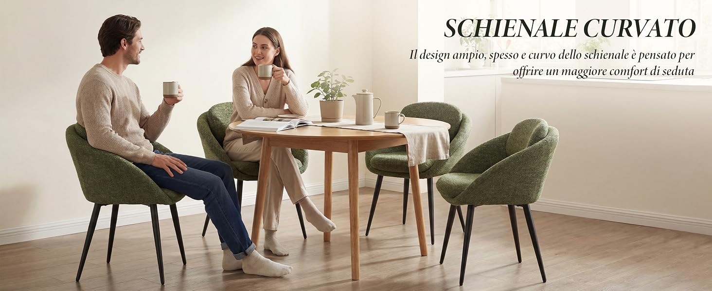 Il testo recita «SCHIENALE CURVATO» con sottotitoli in italiano sul design curvo dello schienale. Due persone sedute su sedie moderne al tavolo di legno in un ambiente interno minimalista.