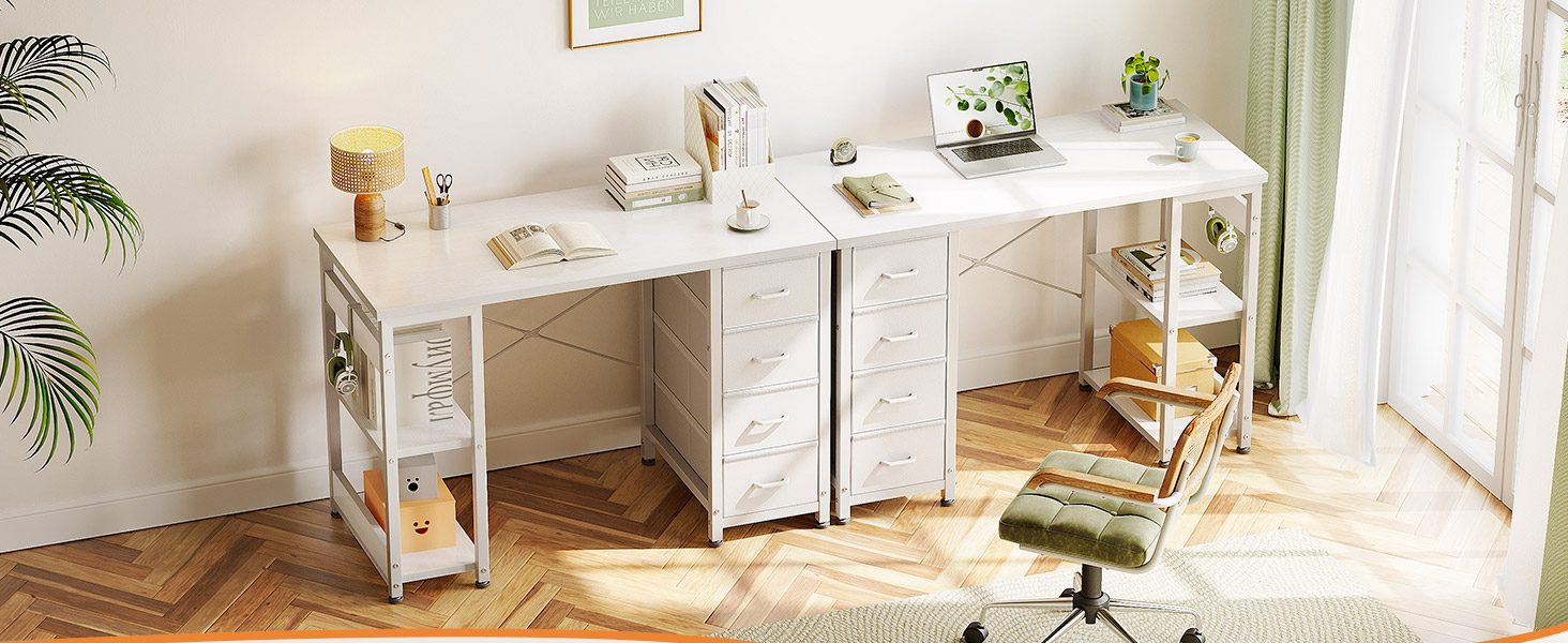 Configuration d'un espace de travail à double bureau blanc avec tiroirs de rangement, positionné contre un mur avec fenêtre. Éclairage naturel et design minimaliste.