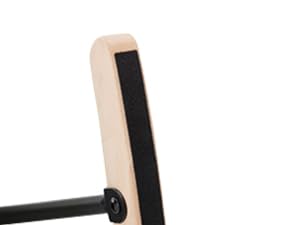 Primer plano de un objeto rectangular de color beige con una base cilíndrica negra. El artículo parece ser parte de una estructura o mueble más grande