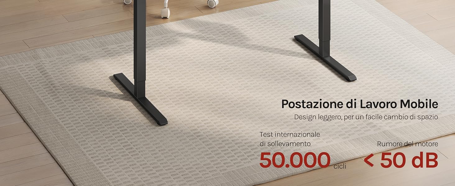 Il testo è 'Postazione di Lavoro Mobile' 'Shock, Rugs, CVGA, EdBench, Spec, S, Apie, S' '' 50.000 ''< 50 dB'. Scrivania mobile con struttura in metallo nero e superficie superiore grigia su pavimento in moquette.