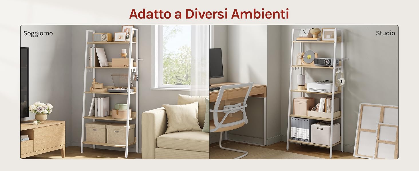 Il testo recita «Adatto a Diversi Ambienti». Banner orizzontale che mostra viste multiple dello stesso scaffale con scrivania in ambienti diversi.
