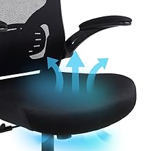 Office chair feature demonstration showing airflow circulation with blue arrows indicating ventilation through the seat cushion.