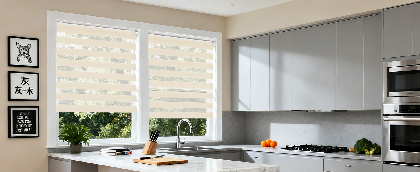 Design de cuisine contemporain avec volets roulants beiges, armoires blanches et appareils électroménagers en acier inoxydable, présentés sous plusieurs angles.