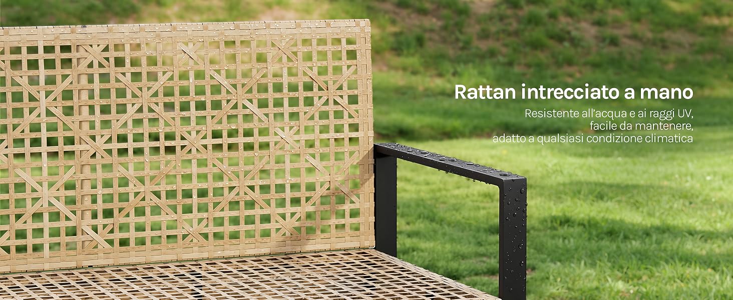Il testo recita «Siéntate en tu silla a tiempo». Mobili da giardino per esterni con poltrona in rattan/vimini intrecciata accanto a un prato paesaggistico con panca in metallo.