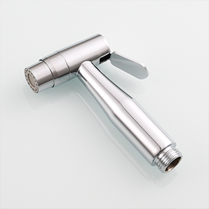 Pulverizador portátil de plata Métallique Élégant avec corps cylindrique et tète de buse réglable sur fond blanc