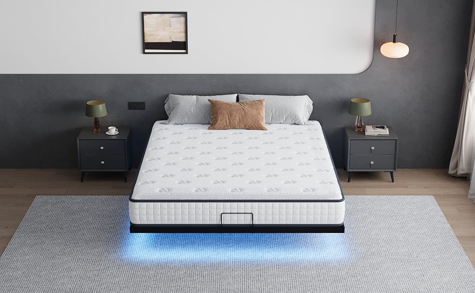 un matelas avec une bande LED bleue qui descend au centre du lit.