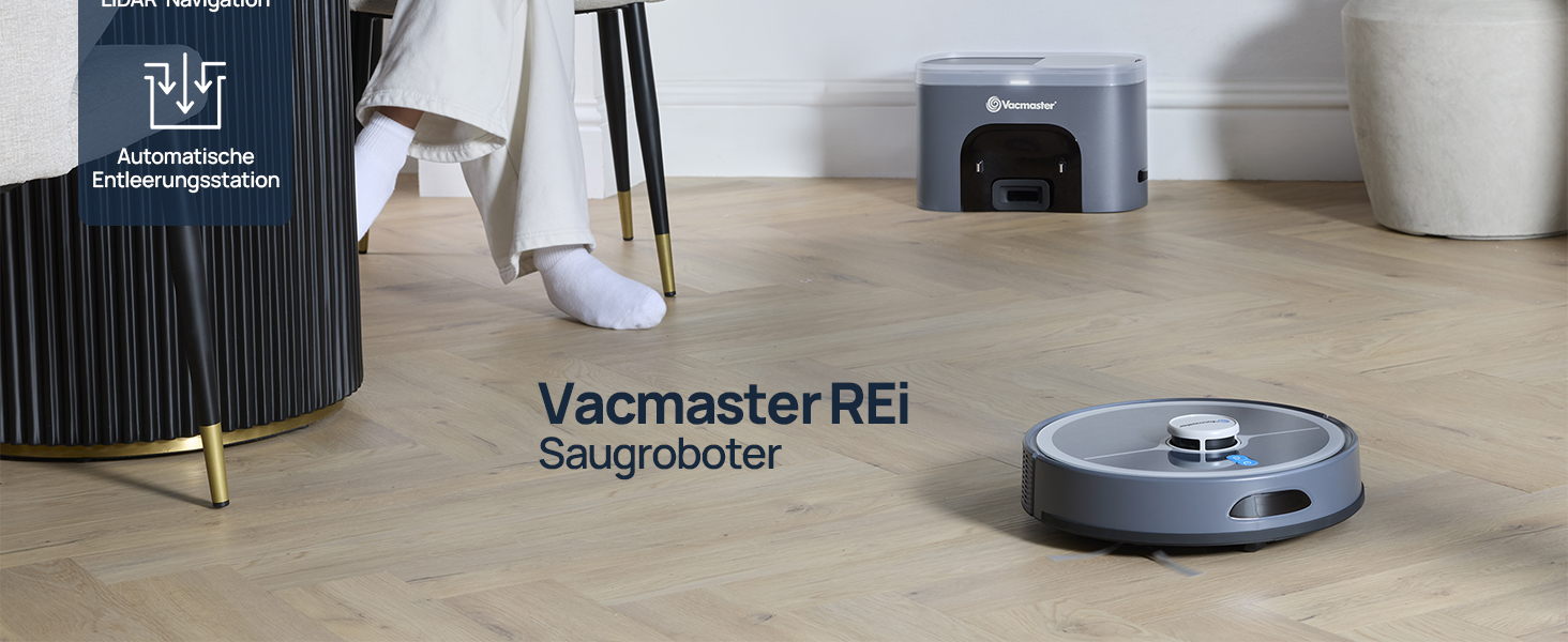 Der Text lautet „Vicommaster REI“. Weißer Roboterstaubsauger auf hellem Holzboden in minimalistischer Inneneinrichtung mit sichtbaren Möbeln.