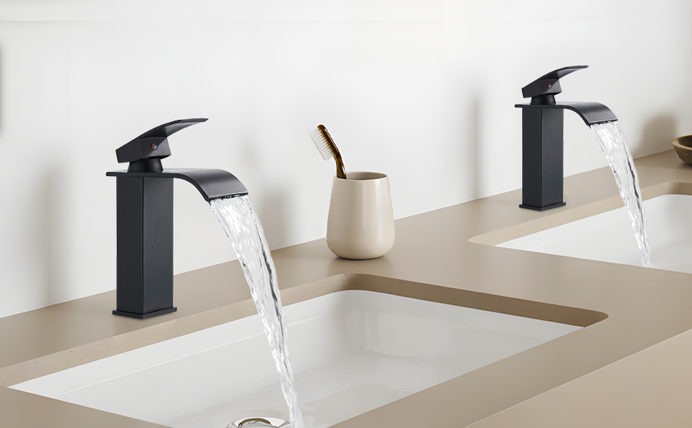 Robinet de salle de bain noir
