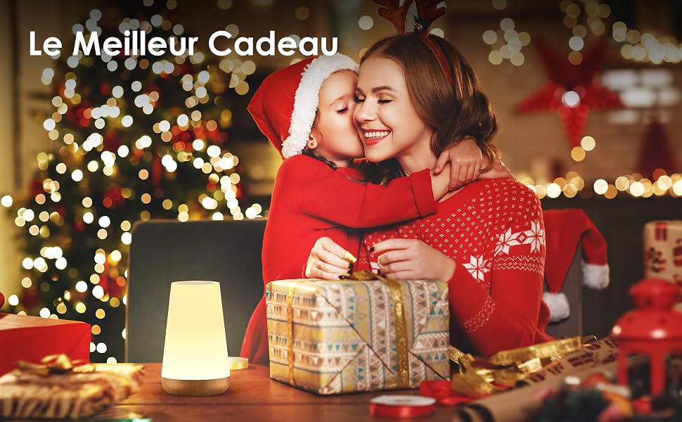 Scène de Noël avec un cadeau emballé.