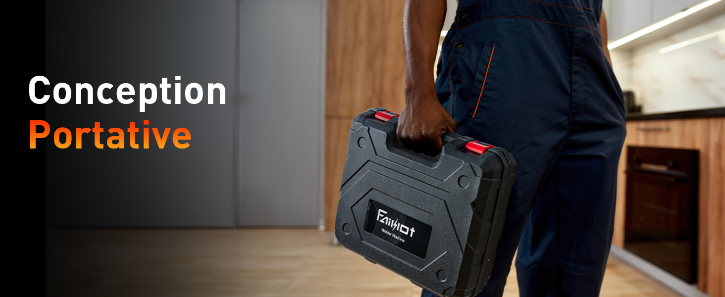 Étui portable noir avec poignée, étiqueté « Fangor », porté par une personne en pantalon foncé. Le boîtier présente un design robuste avec des touches rouges, ce qui suggère un rangement durable de l'équipement.
