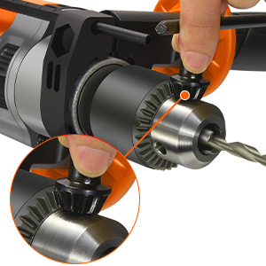 Plusieurs vues d'un accessoire ou d'un accessoire d'outil électrique noir et orange, montrant différents angles et positions de montage.