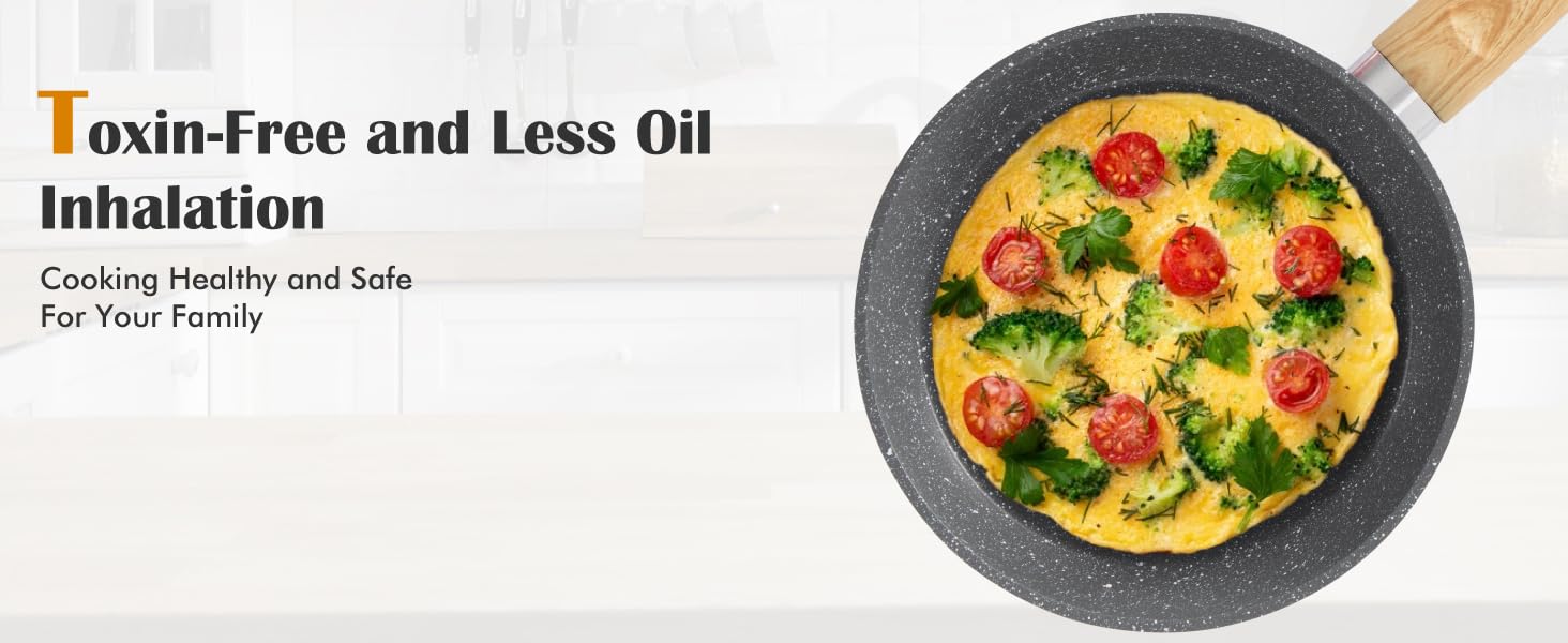Poêle antiadhésive avec manche en bois, contenant une frittata colorée aux légumes. Le texte ci-dessus met en évidence « Inhalation sans toxines et avec moins d'huile » pour une cuisine saine.