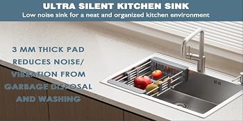 Lavello da cucina in acciaio inossidabile con cestello scolapasta incorporato che contiene i prodotti. Dispone di un cuscinetto spesso 3 mm per ridurre il rumore e le vibrazioni dovute allo smaltimento e