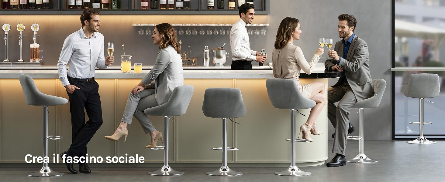 Il testo recita «Crea il fascino sociale». Ambiente da bar moderno che mostra le persone che interagiscono davanti a un elegante bancone con sgabelli da bar.
