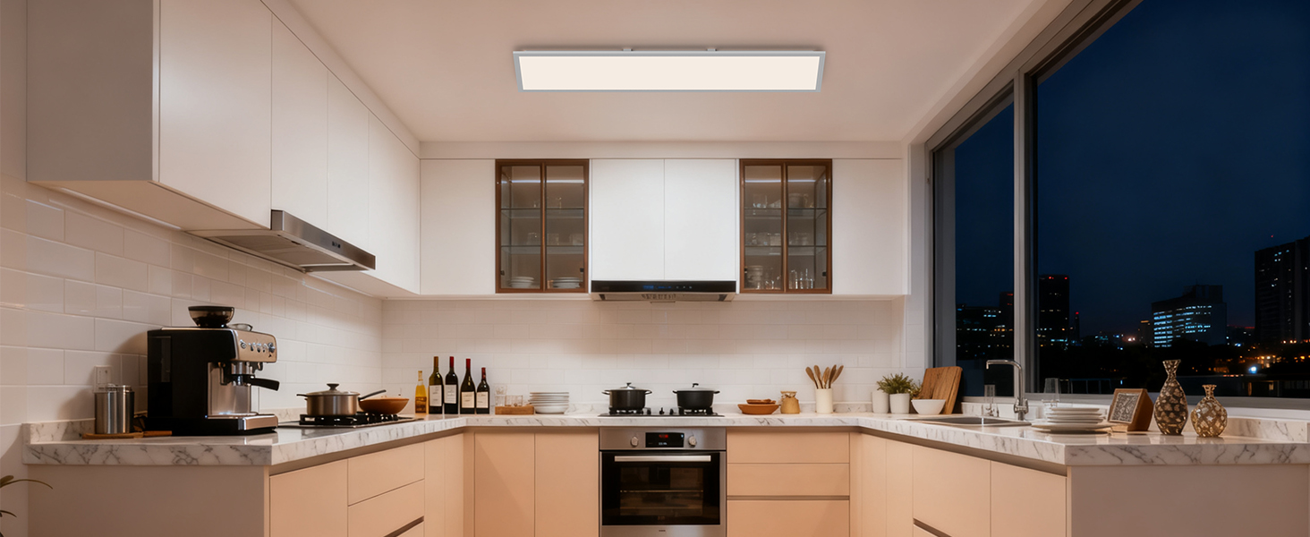 Modernes weißes Kücheninterieur mit Einbaugeräten, das mehrere Blickwinkel zeigt, ein schlankes, minimalistisches Design mit nahtlosen Schränken und Ablageflächen.