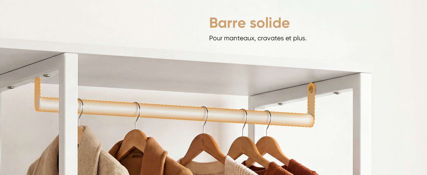 Le texte indique « barre solide ». Porte-vêtements minimaliste en bois blanc avec barre horizontale montée sous le plafond, avec des cintres bruns.