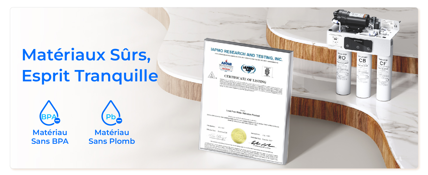 Le texte indique « Matériaux Sûrs, Esprit Tranquille » avec les icônes « Matériau Sans BPA » et « Matériau Sans Plomb ». Emballage du produit et bouteilles montrés sur une surface en bois avec documentation de certification.