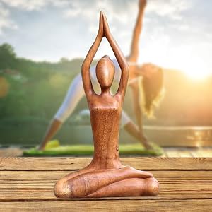 Estatua de postura de yoga y meditación