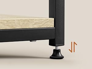 Vista ravvicinata di una struttura a telaio nero che mostra varie angolazioni e dettagli di montaggio. Presenta un design minimalista con linee pulite e componenti regolabili.