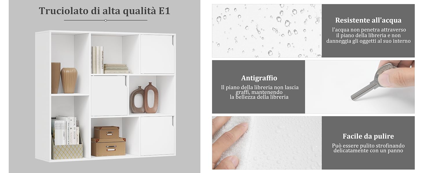 Scaffale modulare bianco con spazi vuoti.