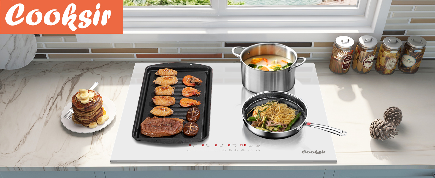 Table de cuisson de cuisine moderne avec plusieurs surfaces de cuisson montrant des crêpes, de la viande sur une plaque chauffante et des casseroles avec de la nourriture.