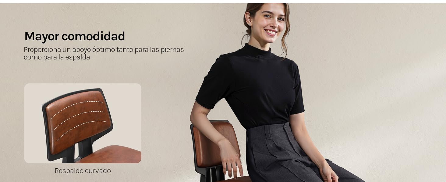 El texto dice «Mayor comodidad». La imagen muestra detalles del respaldo de una silla de madera y una persona sentada con un top negro y una falda gris sobre un fondo neutro.