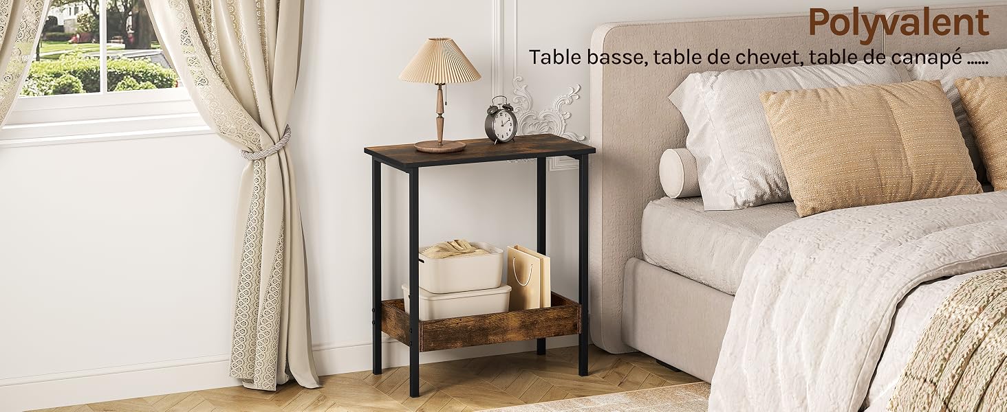une table avec une étagère au milieu