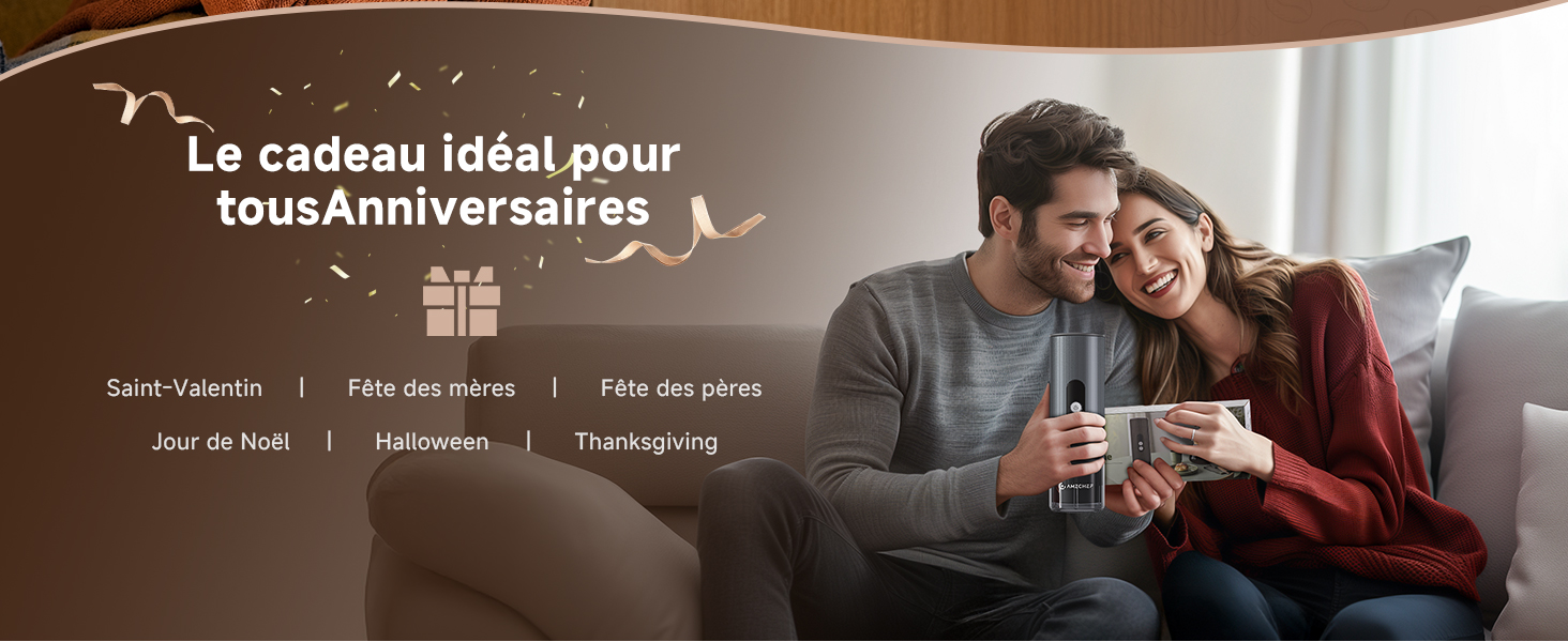 Le texte se lit comme suit : « Le cadeau idéal pour tous Anniversaires ». Image de style de vie montrant un décor intérieur aux tons chauds avec un canapé et des éléments décoratifs de vacances.
